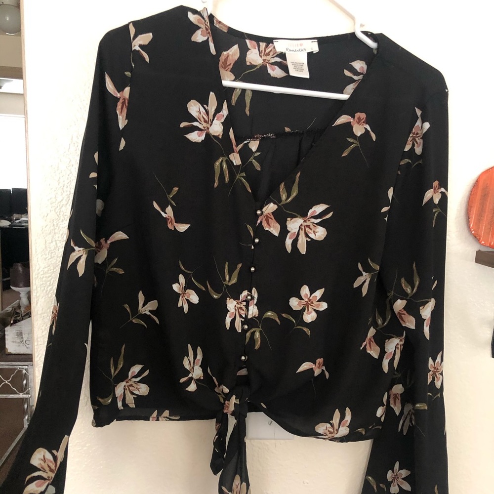 Bell sleeve tie front floral crop blouse